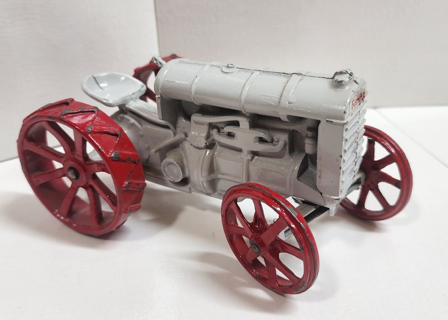 Diecast Fordson Toy Tractor  #3021 Missing the Steering Wheel