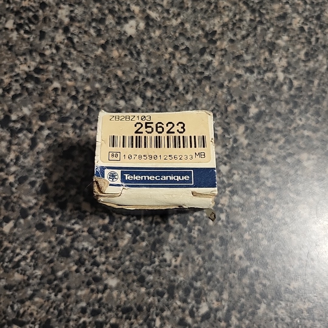 NEW!! Telemecanique ZB2BZ103 25623 Contact Block