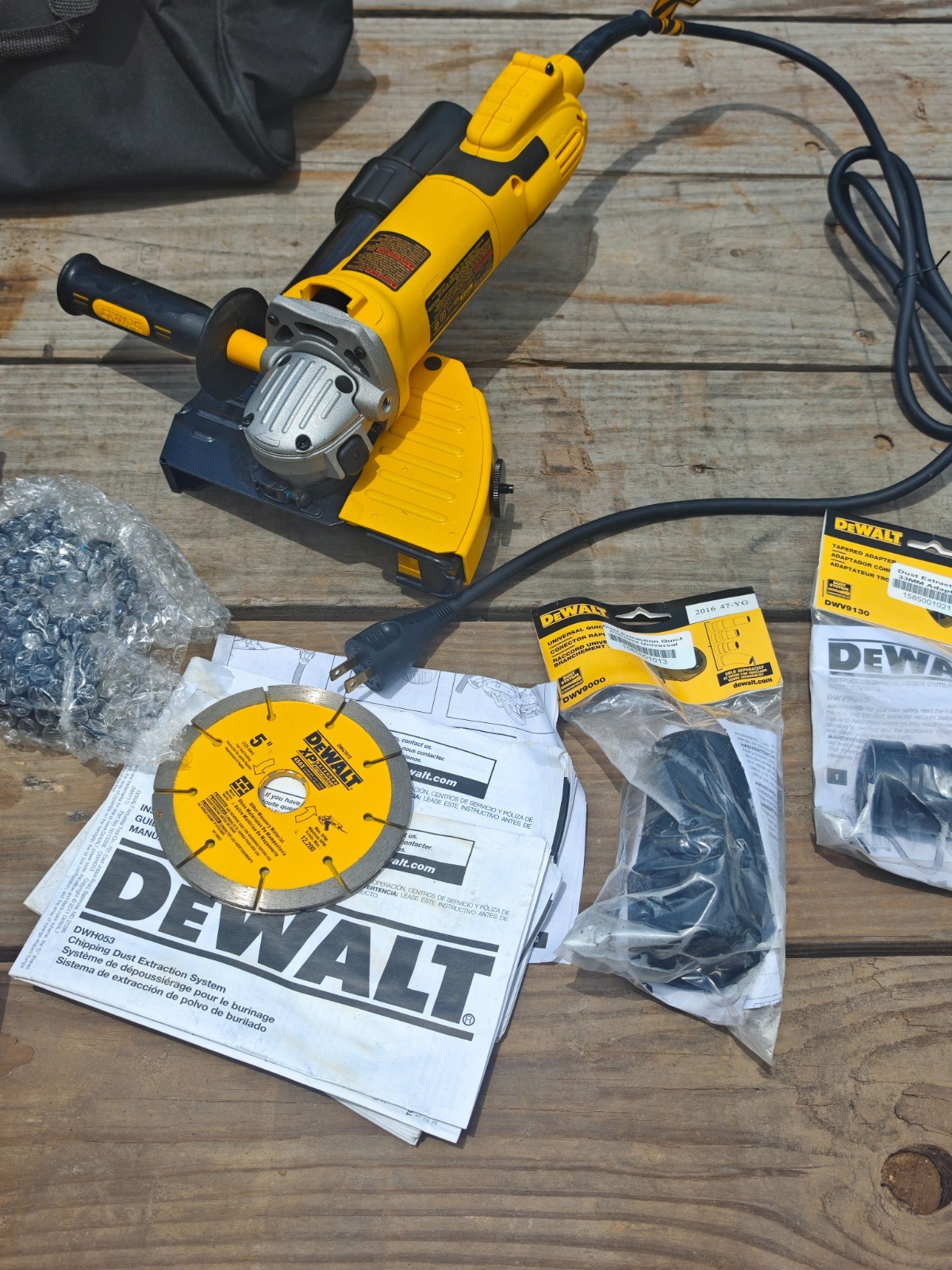 DEWALT 5" Tuckpoint Grinder Concrete Dust Extraction Kit NEW (OPEN BOX)