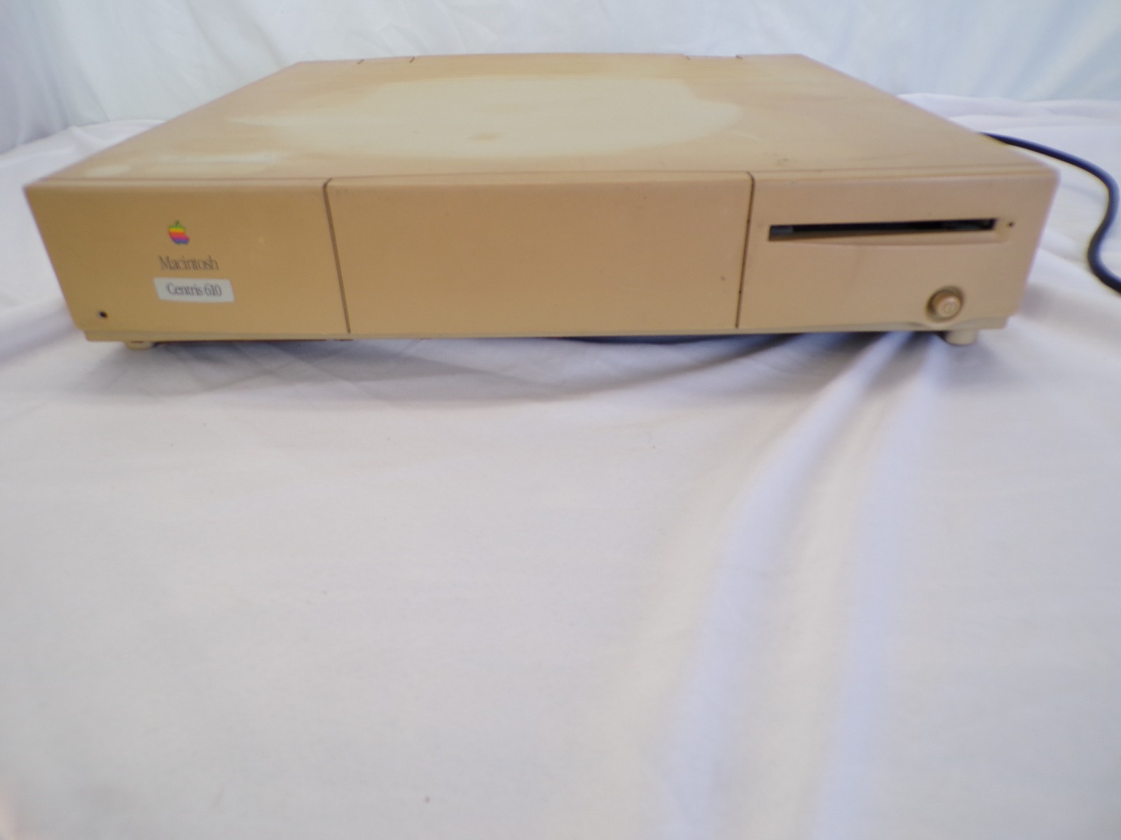 Macintosh Centris 610 Computer, Powers Up