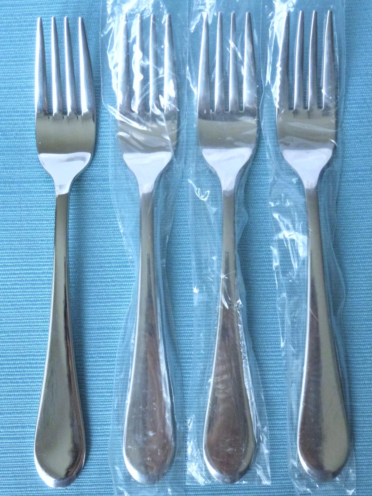 New Oneida ICARUS Glossy Set of 4 Dinner Forks Stainless Flatware (8")