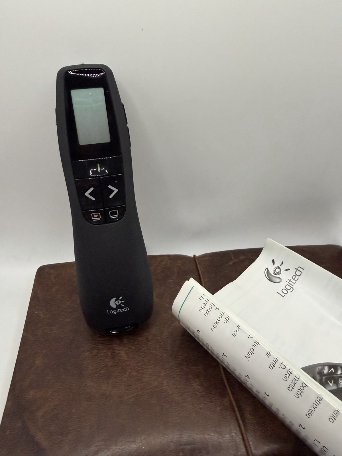 Logitech R800 Professional Presenter Green Laser Pointer with Case And USB
