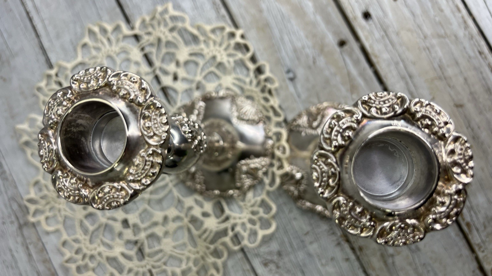 VINTAGE PAIR 2 GODINGER SILVER PLATED 8 25” CANDLESTICK BAROQUE GRAPE PATTERN 🩶