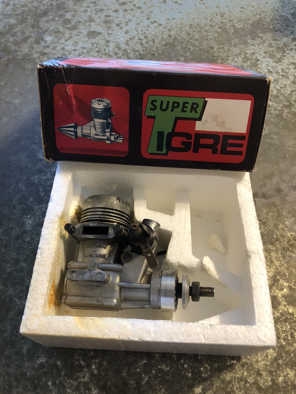 Super Tigre 25 Model Airplane Engine Piston Moves Freely with Box ATRC2