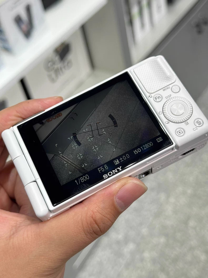 Sony ZV-1 20.1MP Vlog Camera - Near Mint Condition w/ Charger English White