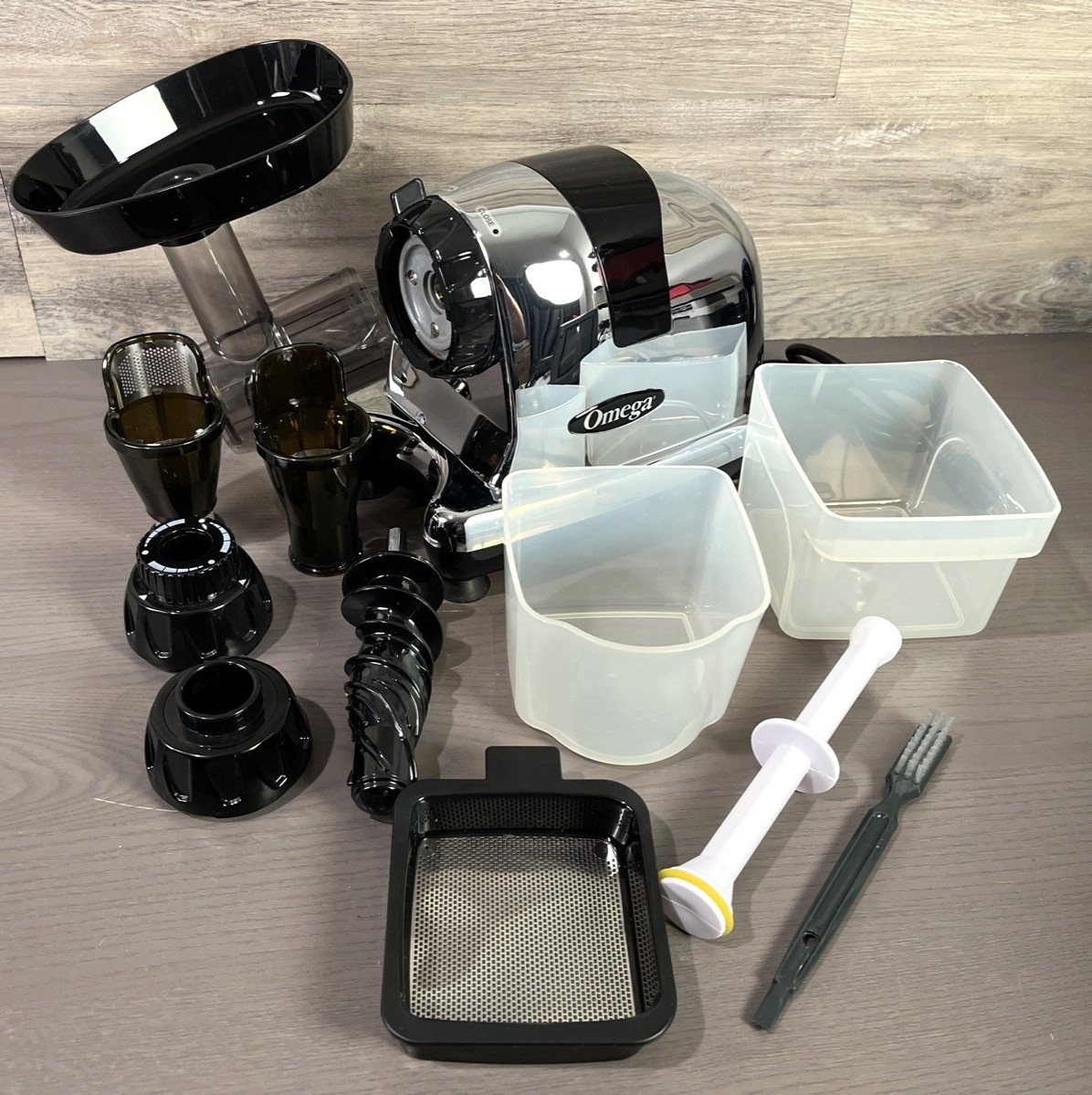 Omega J8006HDS Nutrition Center Quiet Dual-Stage Slow Speed Juicer