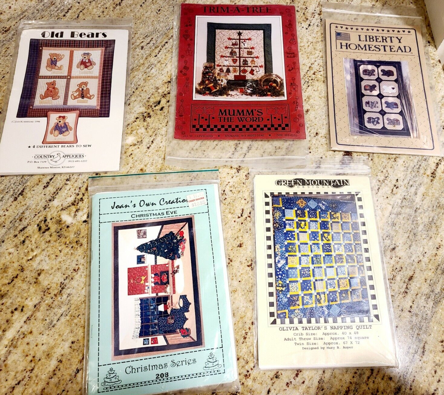 Quilting Pattern Lot of 5 patterns. Christmas. Bunnies. Bears. Patchwork.