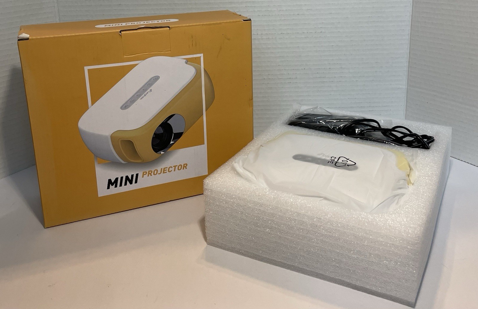 ELEPHAS Mini Portable LCD Projector Model RD-860 For Phone /Home NEW
