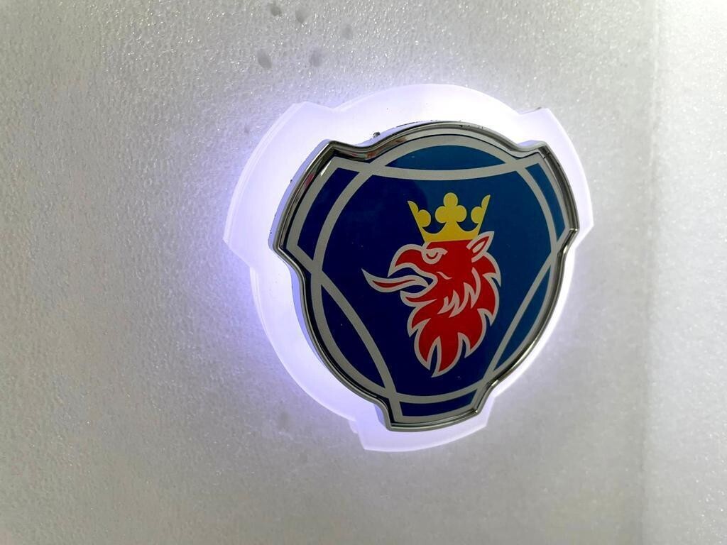 FOR SCANIA GRIFFIN FRONT GRILL EMBLEM BADGE WHITE LED HEADLIGHT LIGHTING LAMP