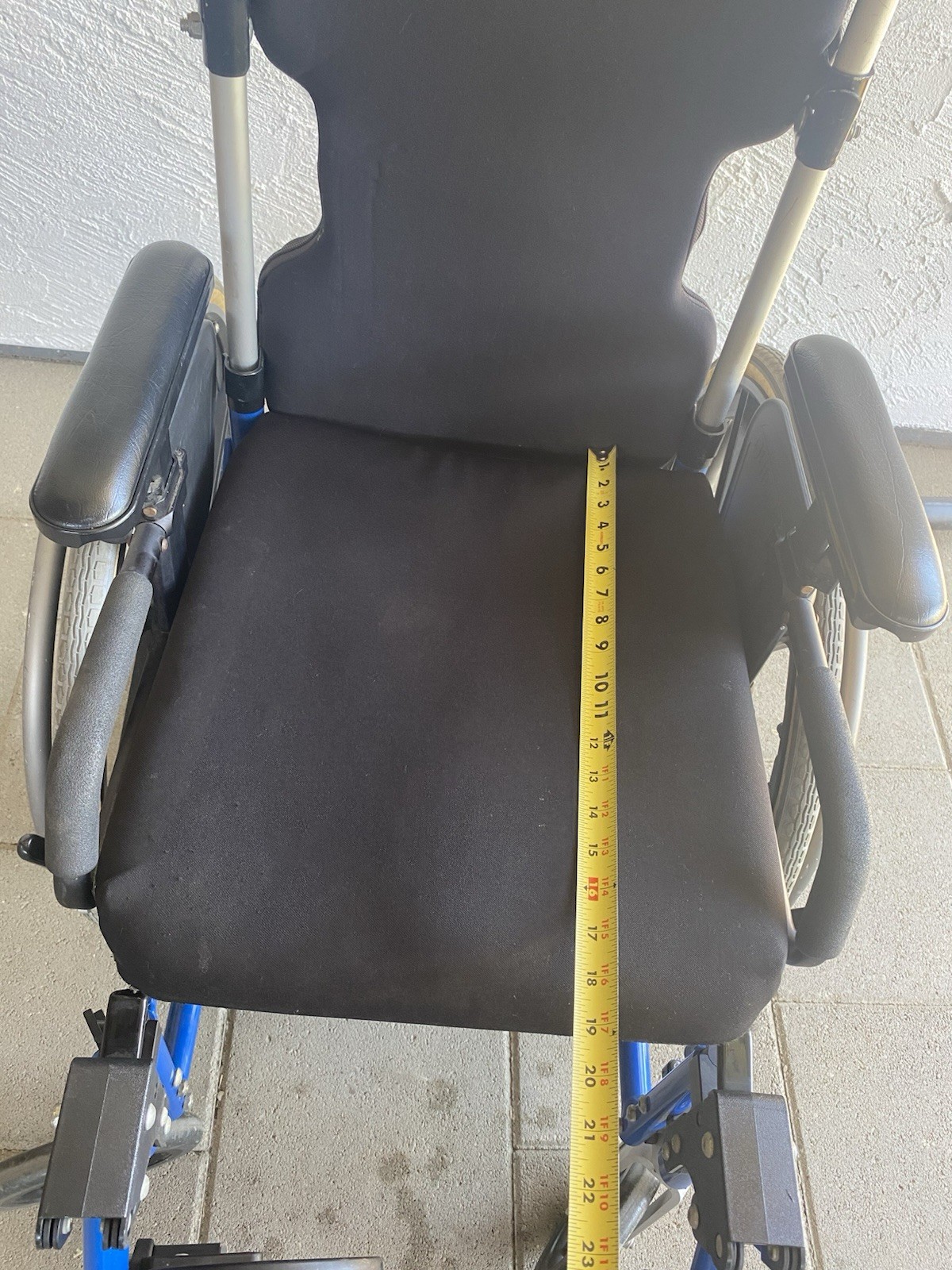 Quickie 2 wheelchair manual folding wheelchair 16”x19”x22”