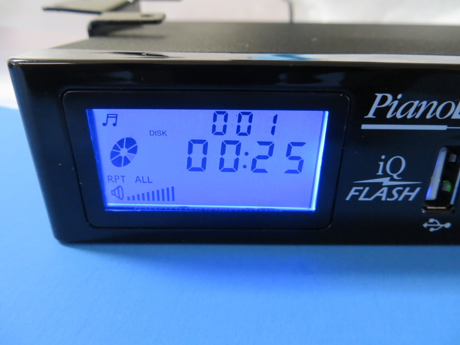 PianoDisc iQ Flash Control Unit With Remote & AC Adapter & SD Card