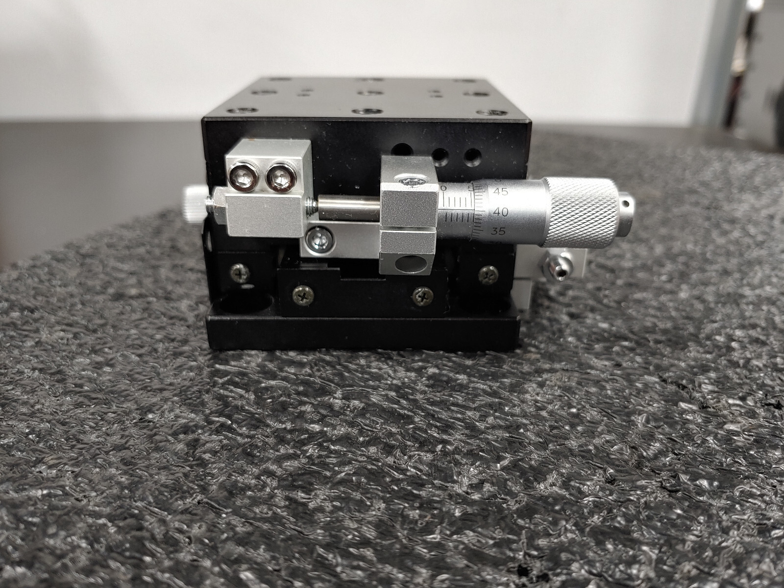 OPTOSIGMA XY Goniometer 2 Stage Table