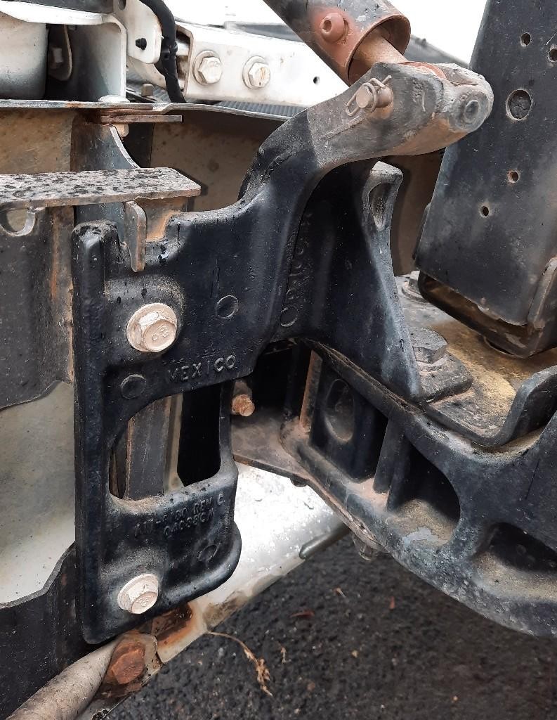 For 2020 PETERBILT 579 BUMPER BRACKET Left , MD