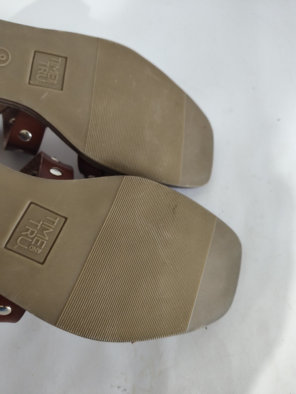 TIME AND TRU WOMEN'S STUDDED GLADIATOR FLAT SANDALS BROWN POLYURETHANE SIZE 8