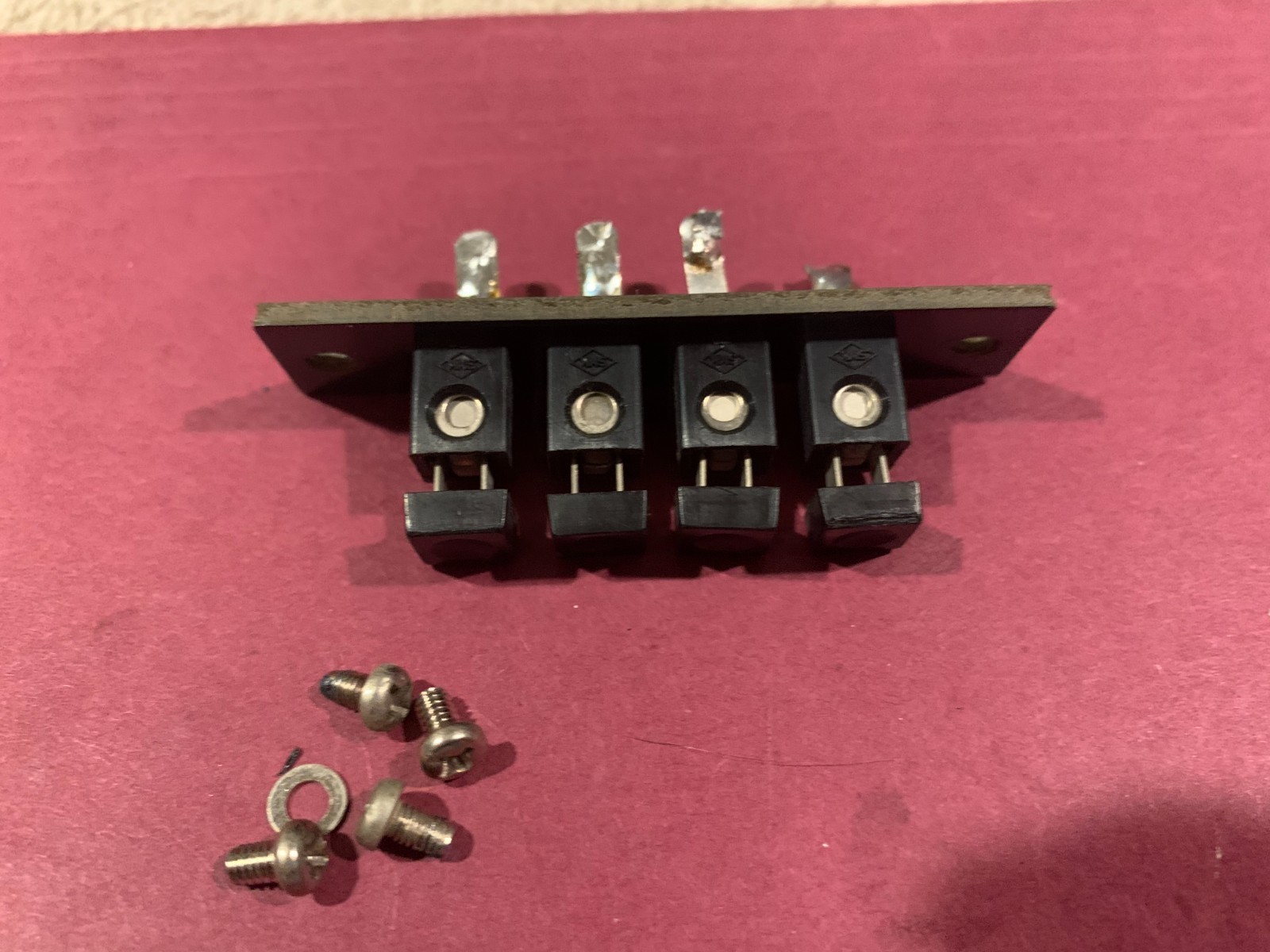 Marantz 2230 Stereo Receiver - Speaker Push Terminals