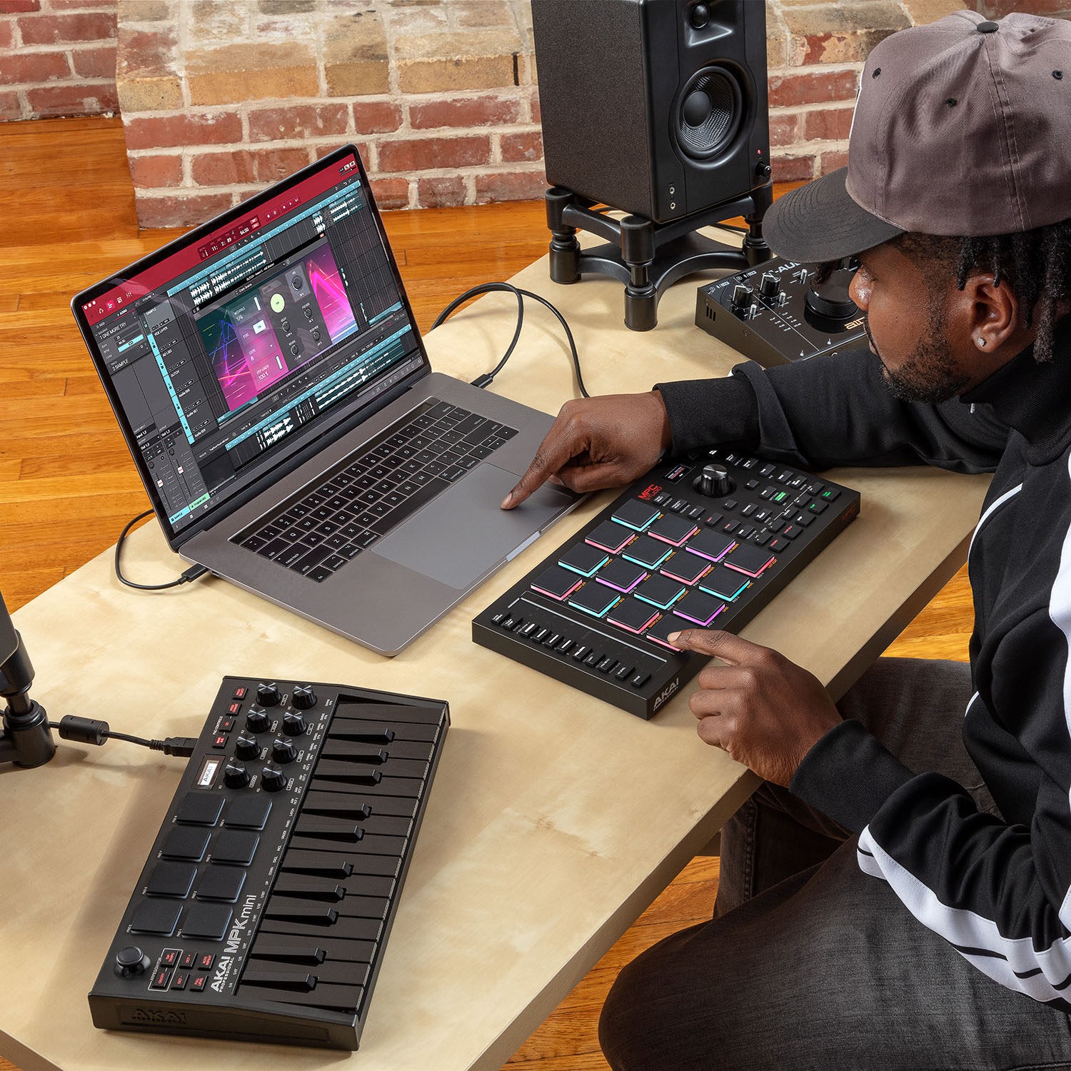 AKAI MPC STUDIO II 2nd Generation MIDI Professional Drum Machine Pad Controller