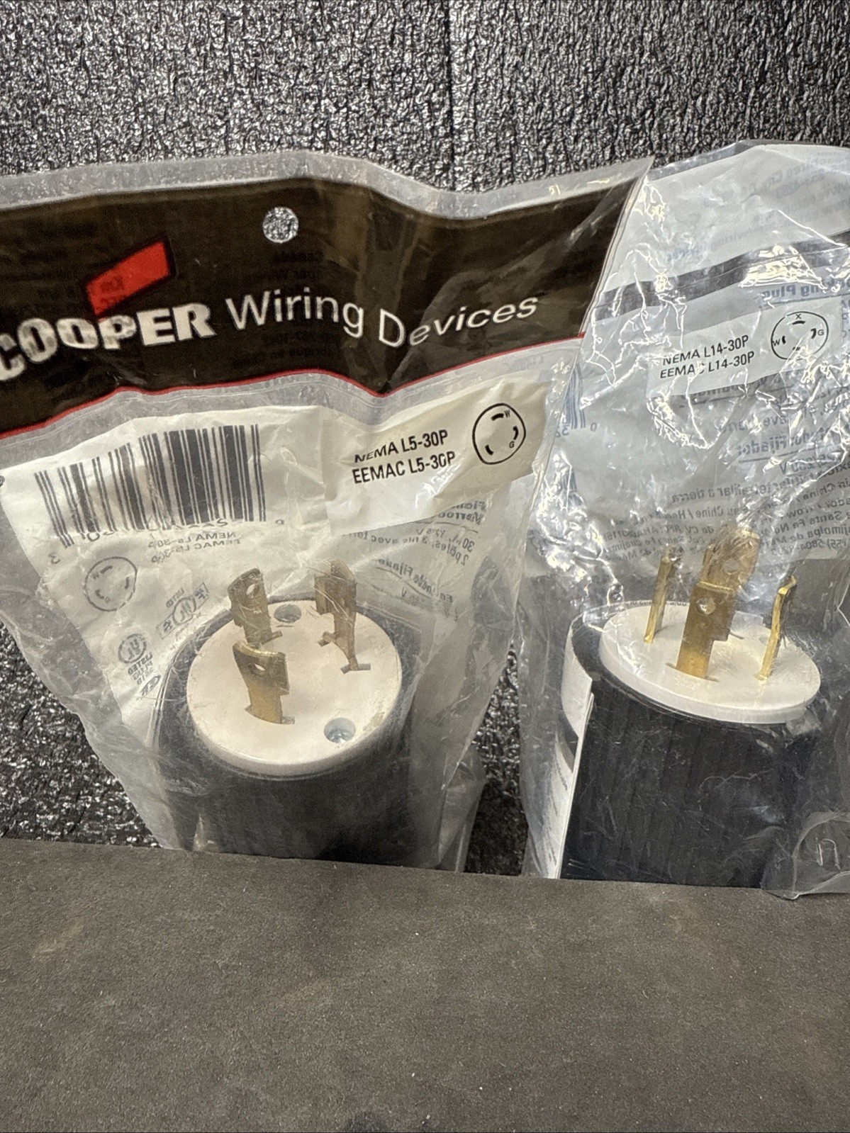 Cooper Wiring L1430P Ground Locking Plug, 4 Wire - NEW J Spec 1022