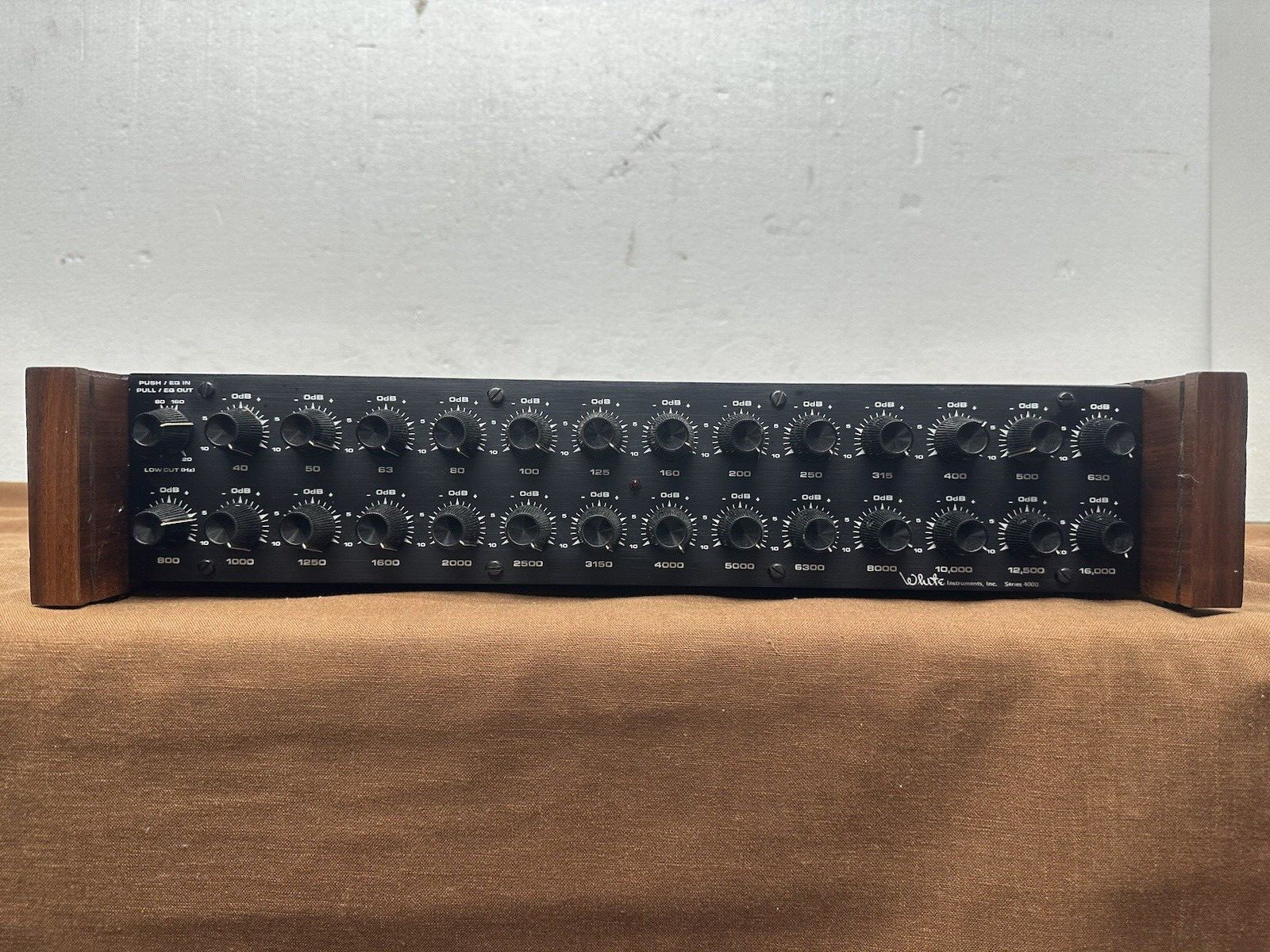 White Vintage Instruments Equalizer Model 4002 (2 counts)