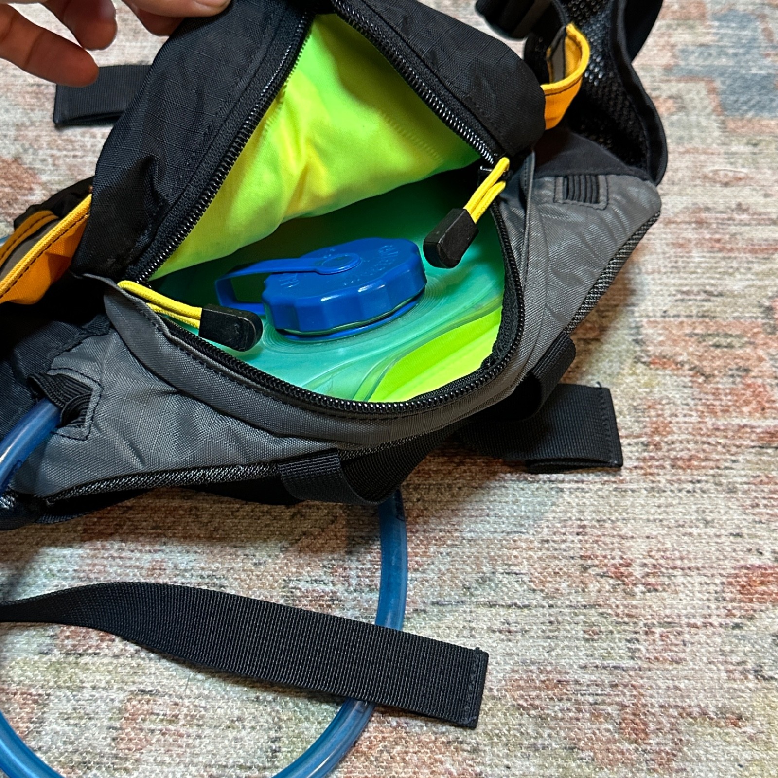 CamelBak FlashFlo LR 50 Yellow/Black Hydration Pack-50oz- Great Cond- W/ Bladder