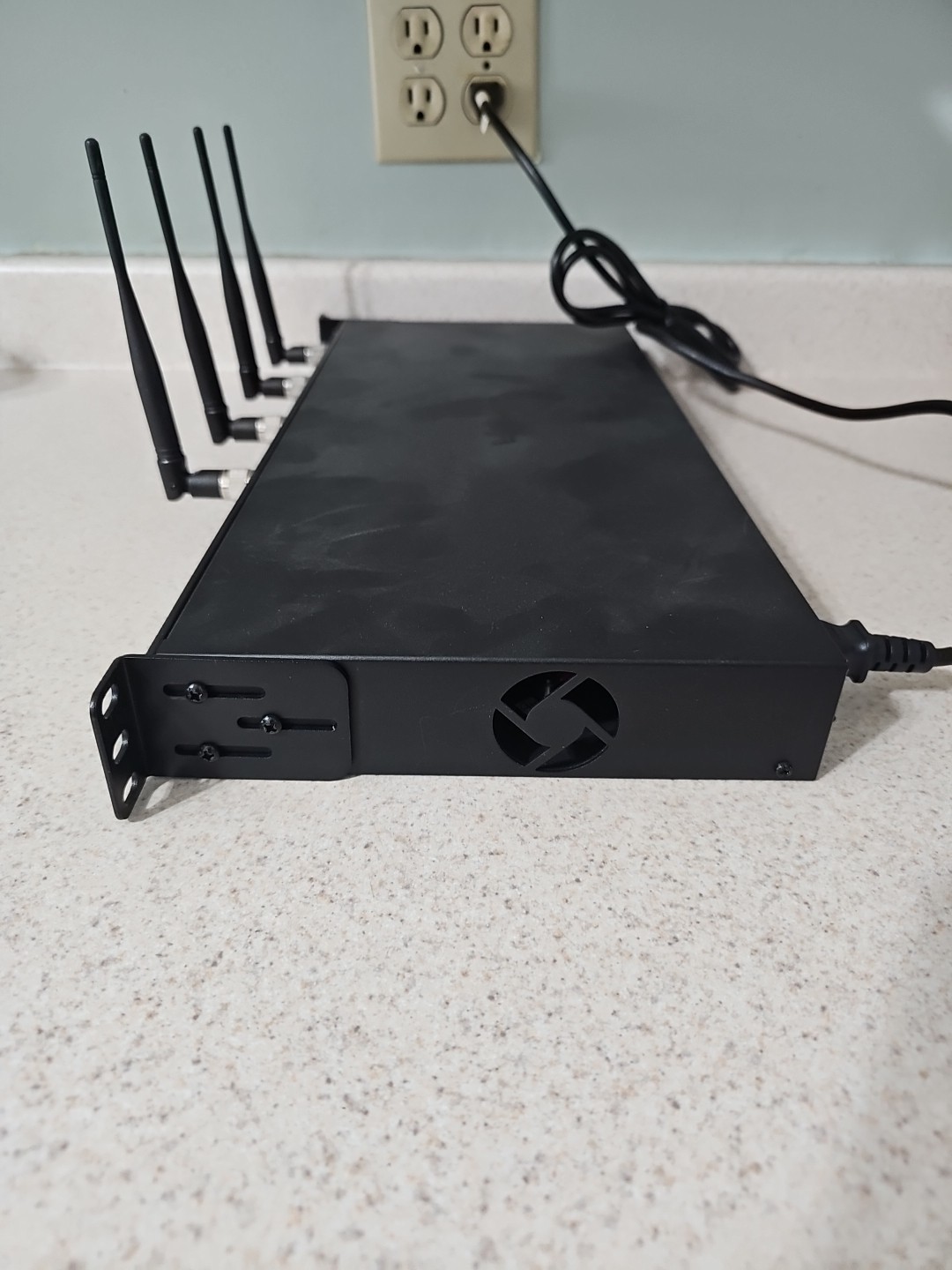 Revolabs Executive HD Model: 01-HDEXEC4-NM