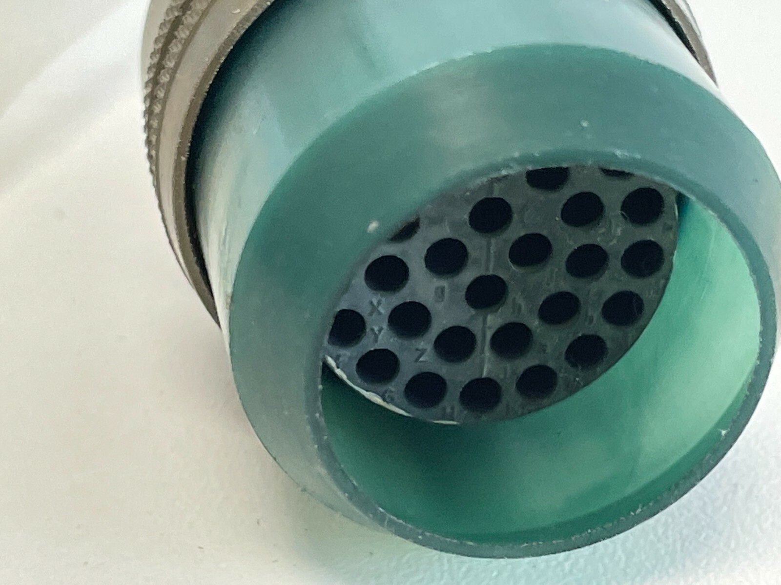Shelf3: Amphenol PT06CP-18-32P Connector w/ Pins
