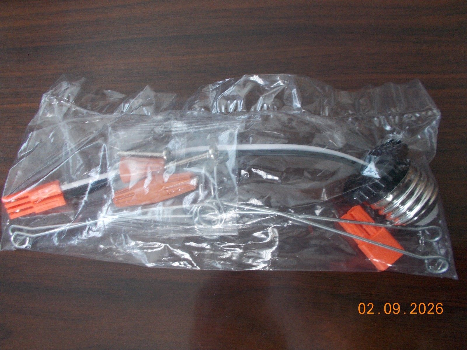 New in Package E26 Socket Adapter Mounting Kit with Torsion Springs
