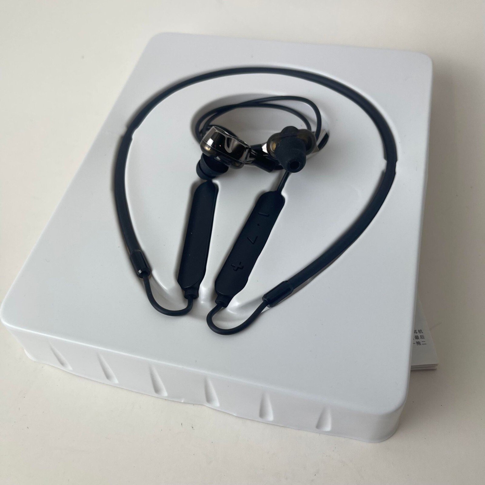 Doublet Collar Wireless Headset Soft Silicon Headset IOS Electric Display- Black