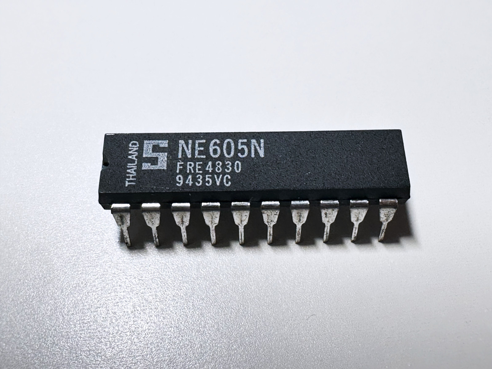 NE605N Signetics High Performance Low Power FM IF Mixer System with RSSI DIP-20