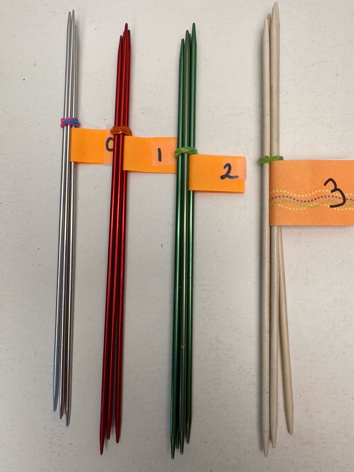 Double Pointed Knitting Needles Lot Of 16 Sizes 0, 1, 2, & 3 Aluminum & 1 Plasti