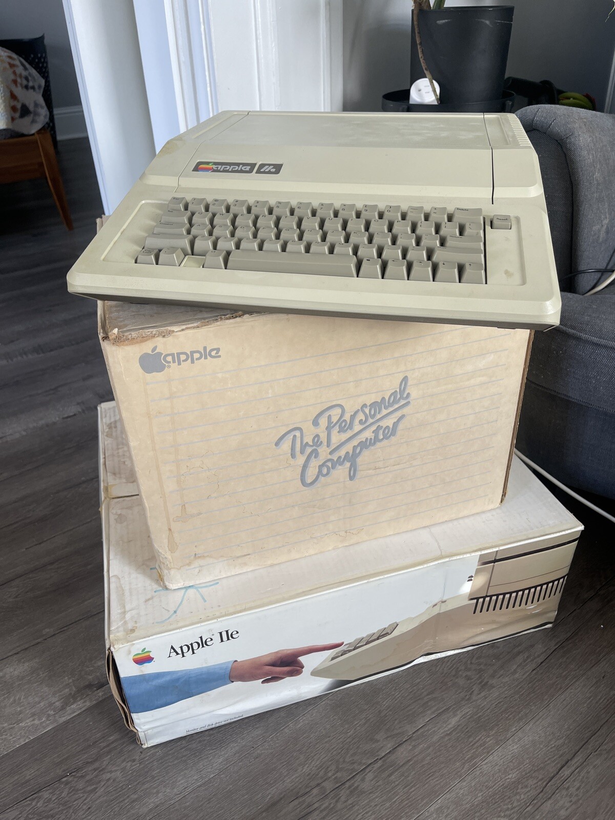 1983 Apple IIe Vintage Personal Computer All Original Packaging *Working*