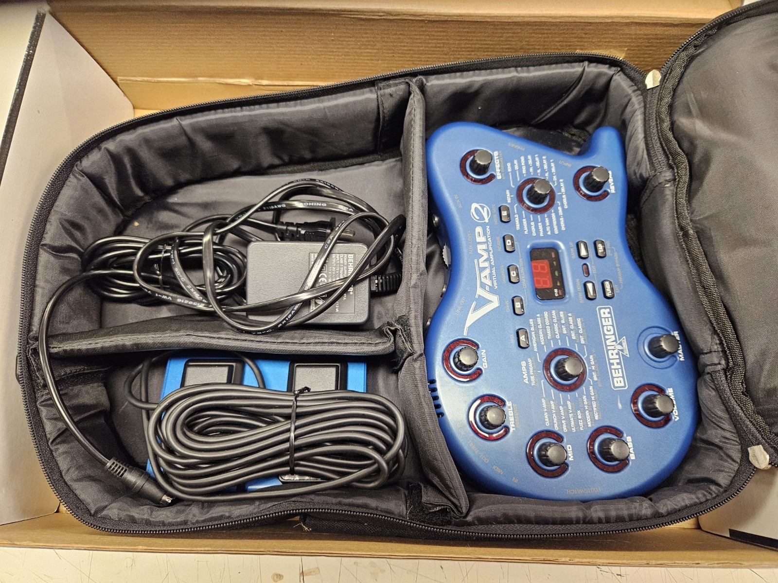 Behringer V-AMP 2 Virtual Guitar Amplifier Effects Processor w/ Footswitch & Bag