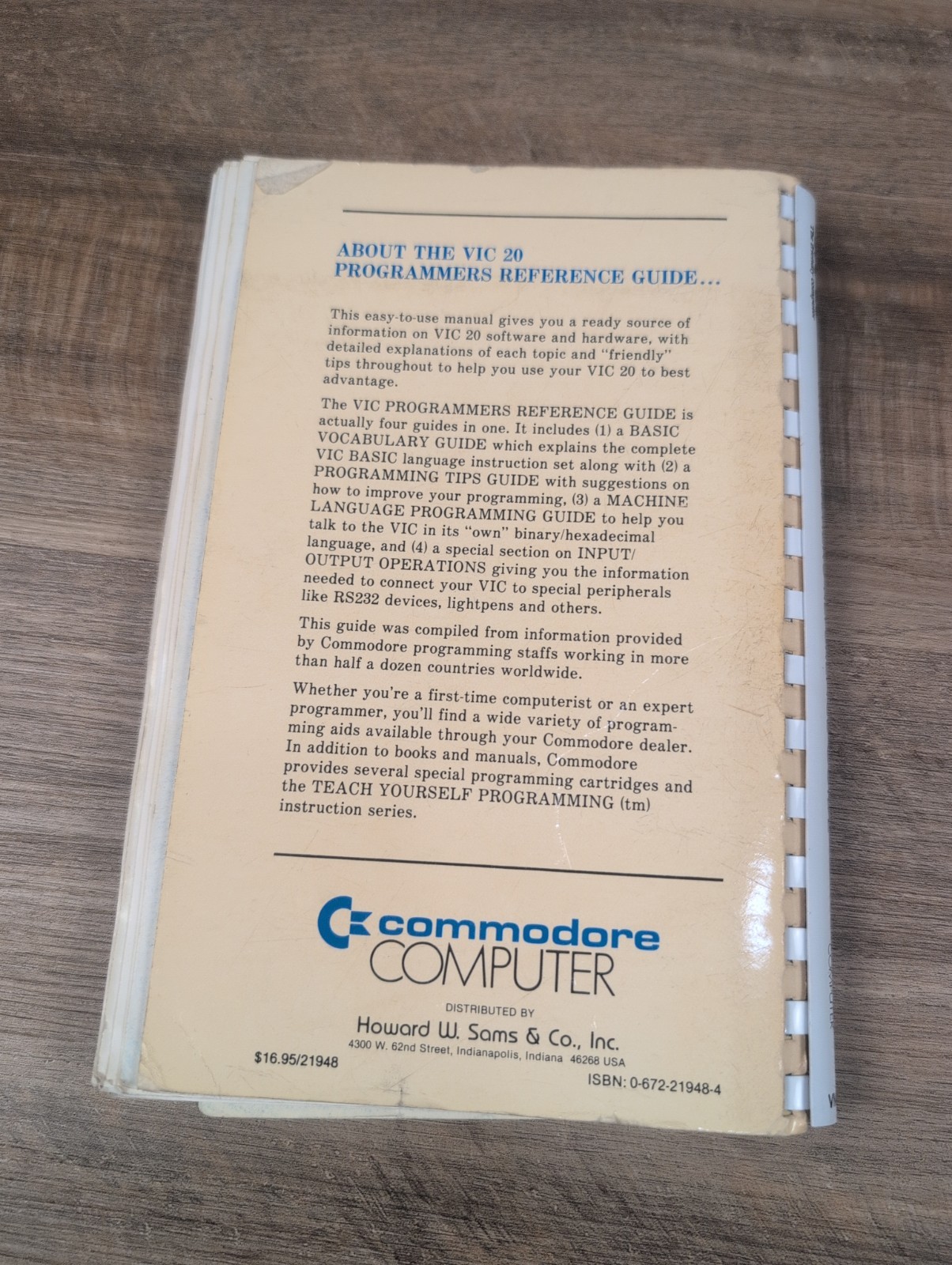 2 Books Commodore Vic-20 Programmers Reference Guide Manual with Schematic