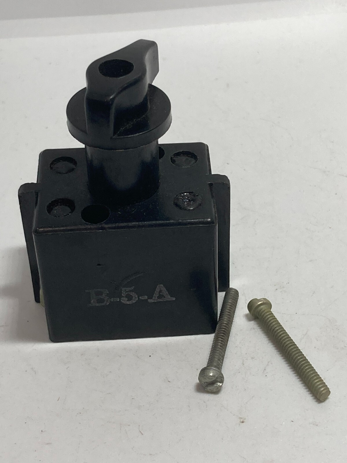 ARROW HART B-5-A SELECTOR SWITCH 2 POSITION 600V AC 27900 TYPE
