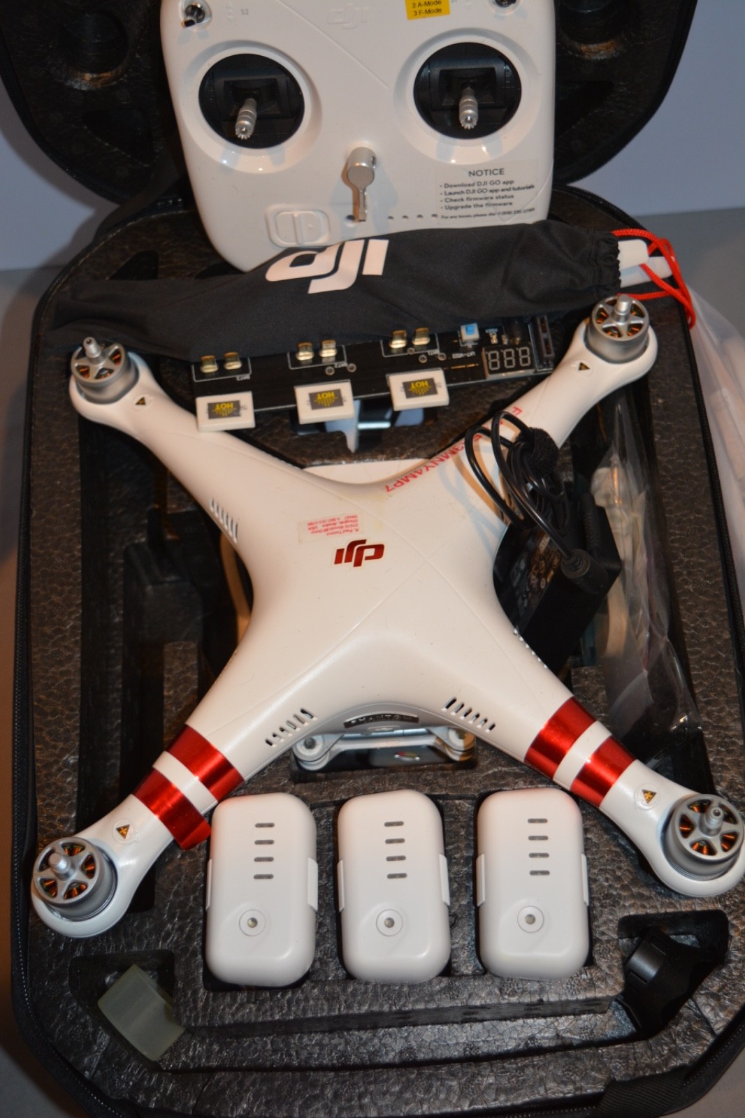 DJI Phantom 3 Quadcopter Drone w/ Camera, Remote, Batteries, Charger, Case