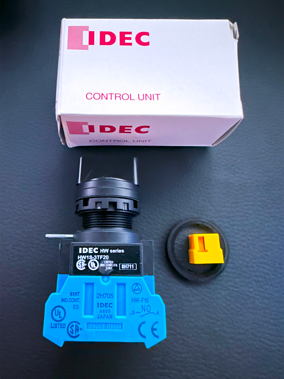 HW1S-3TF20 IDEC 3 Position Selector Switch DPST-NO 110V 10A AC, 8A DC