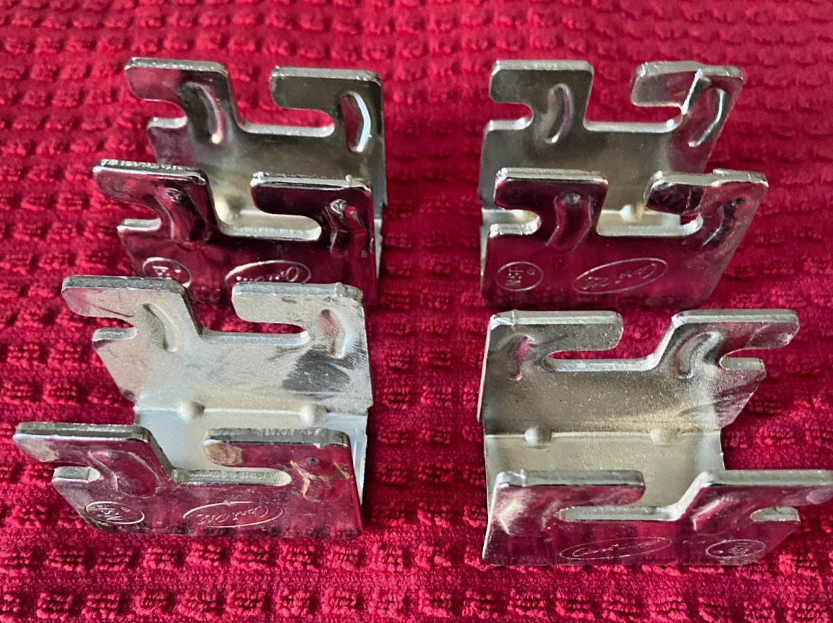 4 pc.ADAPTA plus wire shelf clips for Cari-all(PCC) and Corner "S" Hools(PBC200)