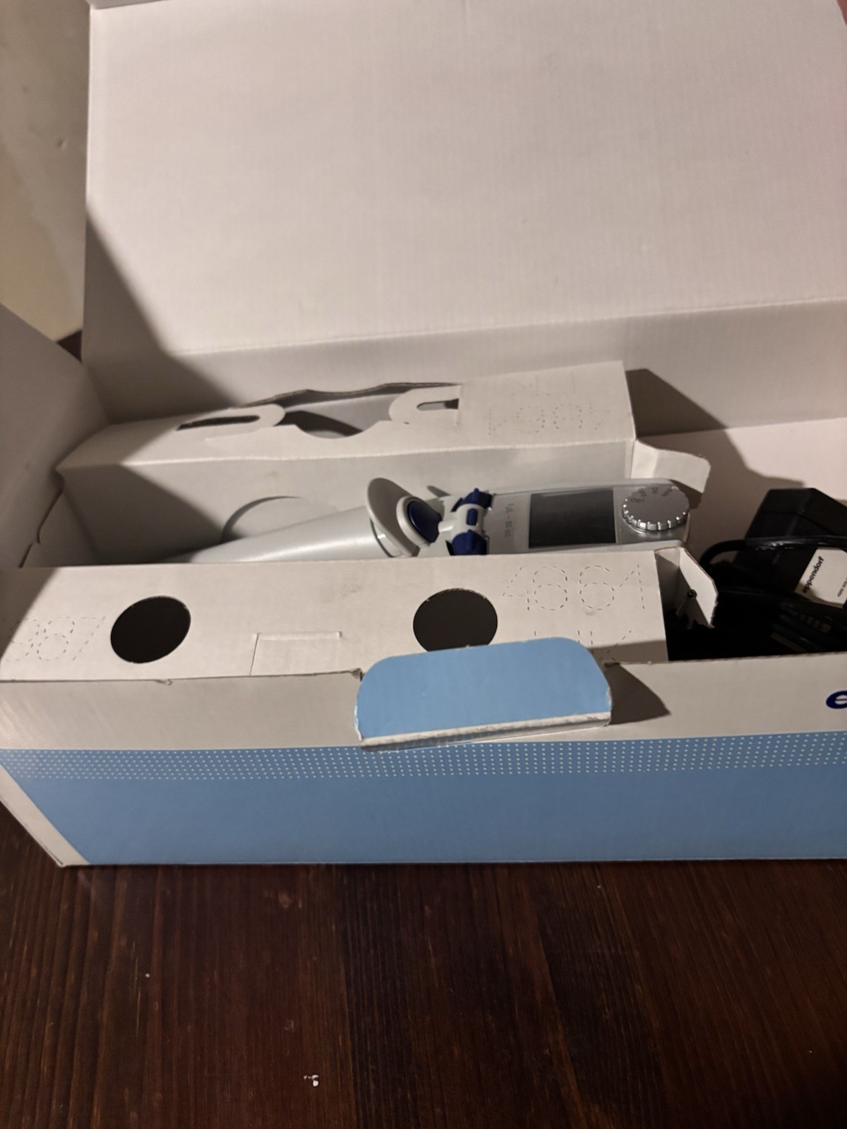 Eppendorf Repeater E3 Automatic Digital Pipettor Biological Medical Lab