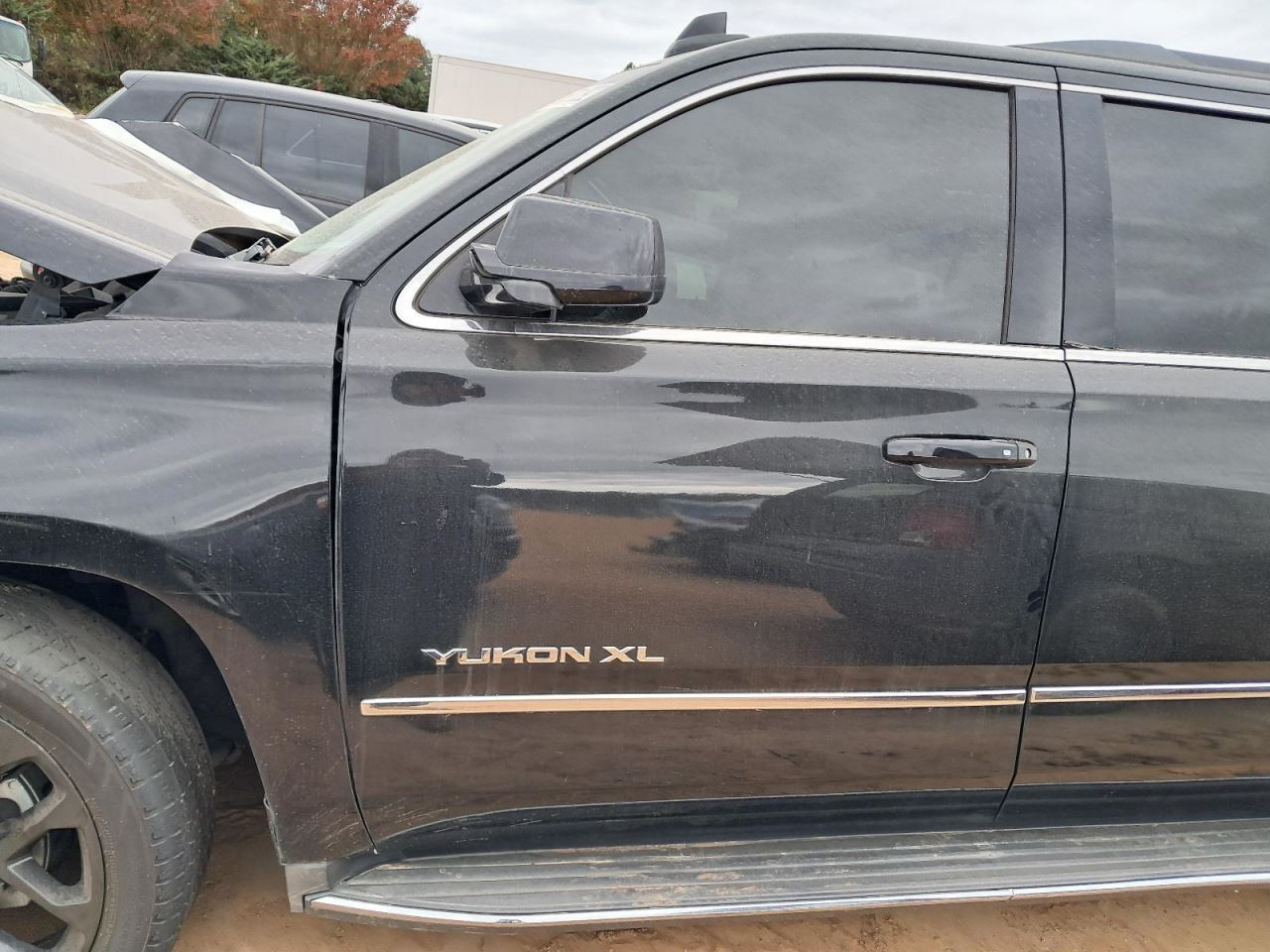 YUKONXL15 2016 Glove Box 4834620