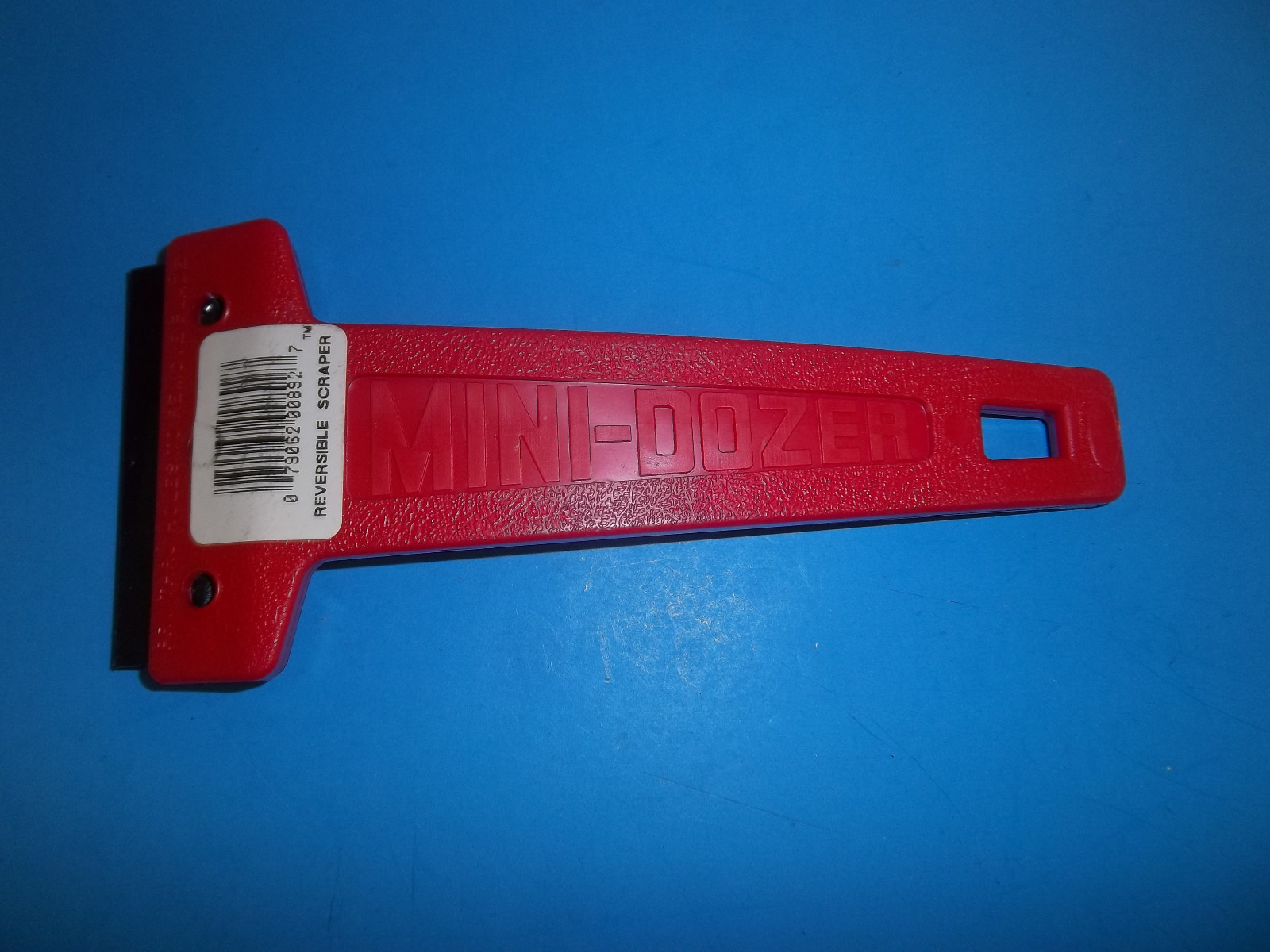NEW HIGH QUAILITY  7" WINDOW  ICE SCRAPER  RED  892  NICE LITTLE SCRAPER