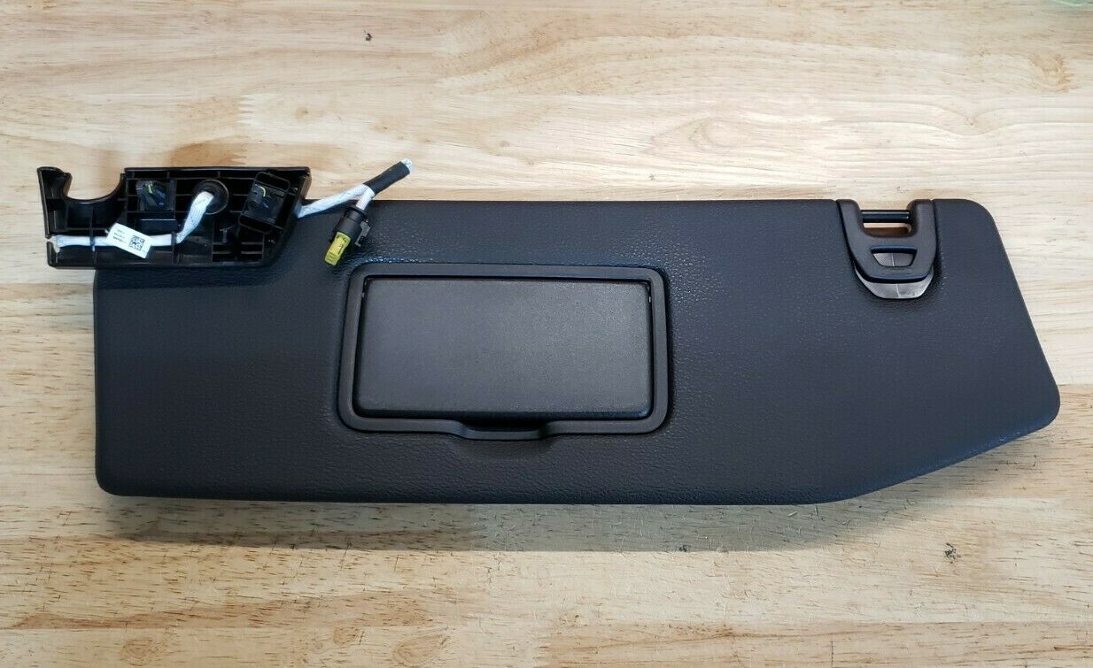 NEW 2018-2023 Jeep Wrangler, Gladiator Driver Sun Visor W/Lighted Mirror, OEM
