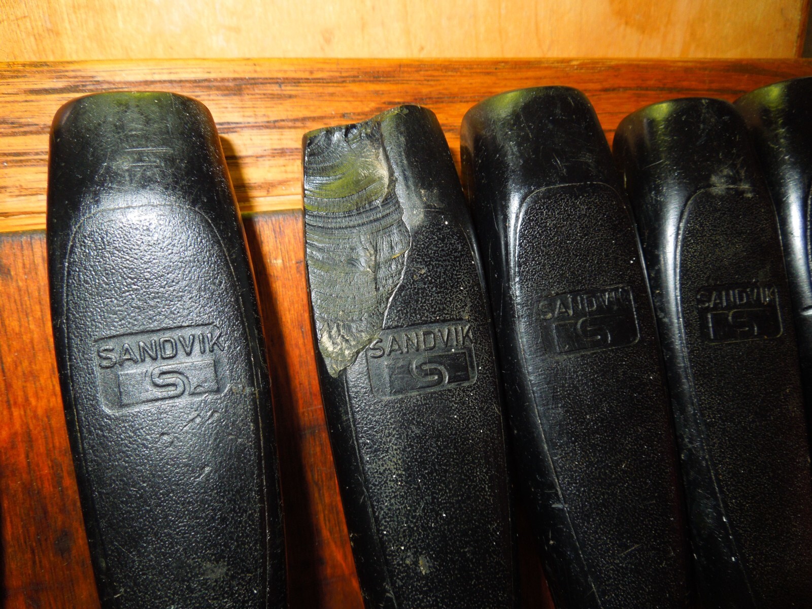 VINTAGE SANDVIK 6 PC CHISELS MADE IN HOLLAND SWEEDISH STEEL MAGNETIC WOOD CASE