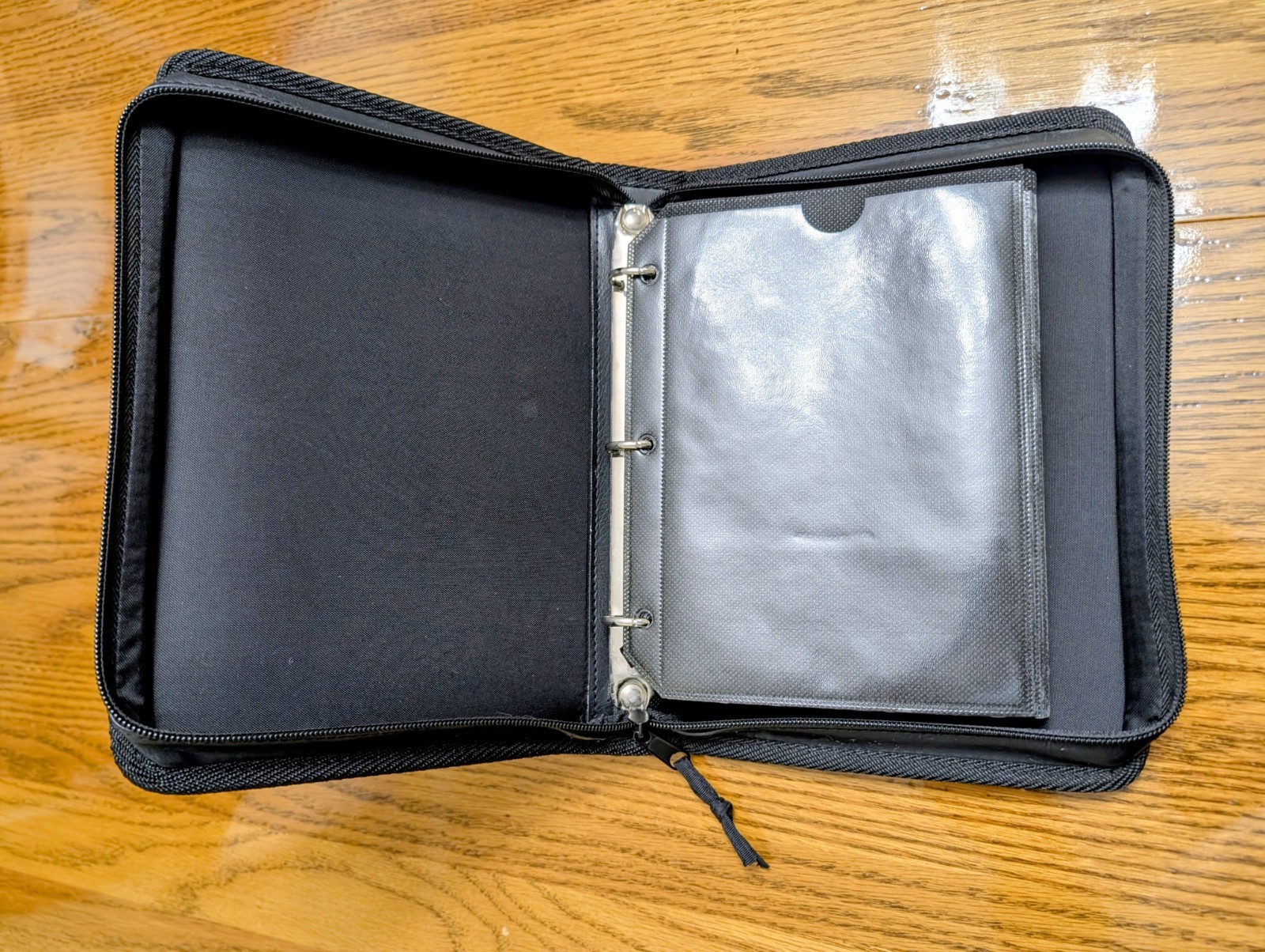 FUJIFILM Black Vinyl CD / DVD Storage Case... Holds 20 DVD Discs