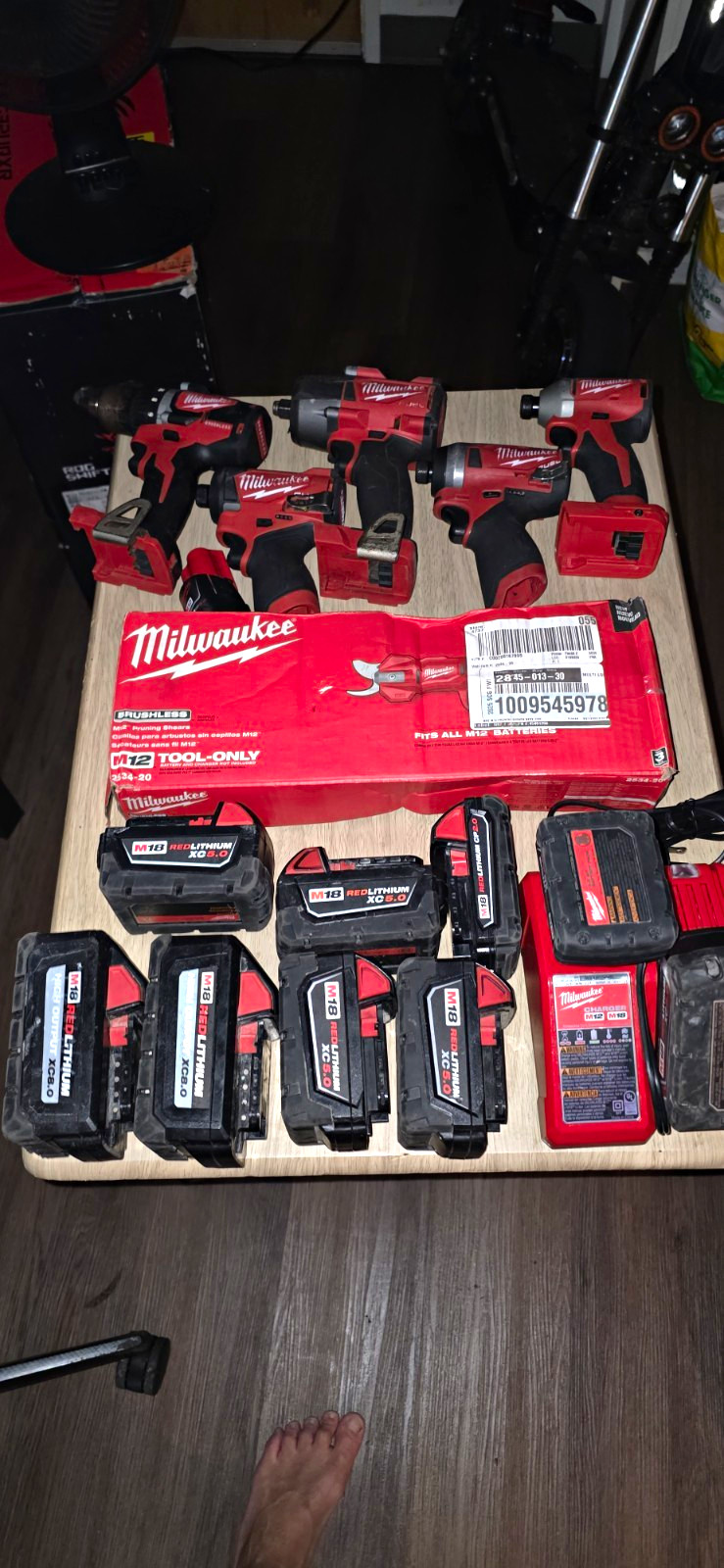 Milwaukee M18 18V Cordless  6-Tool Power Tool Set w/ 10 Li-Ion Batteries Charge.