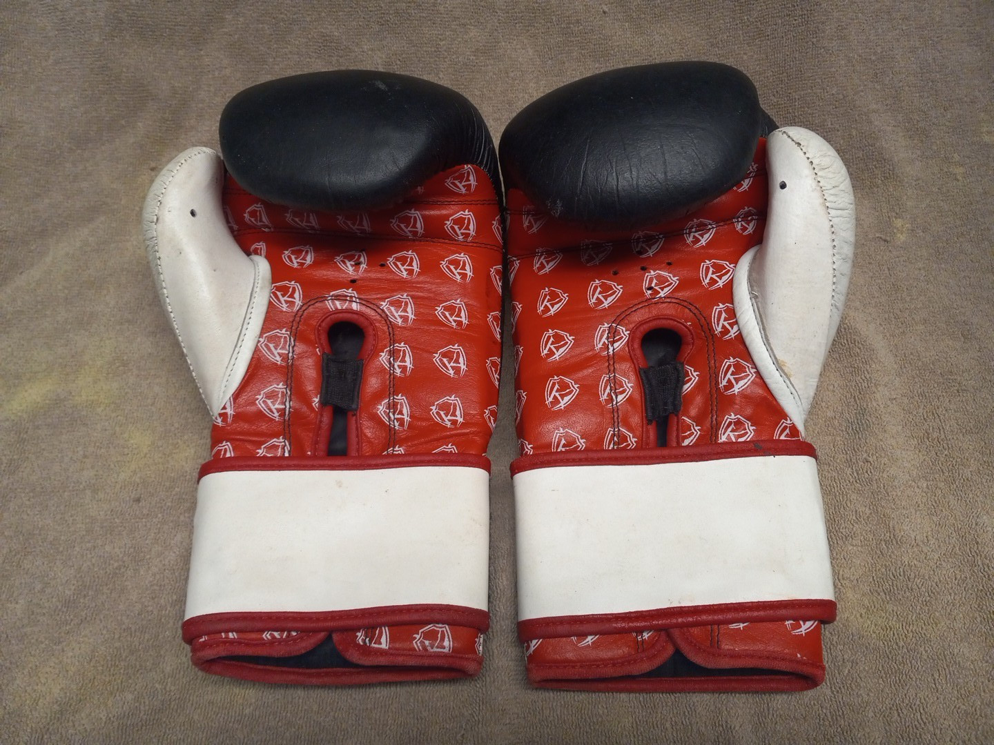 Kimlirawear 10oz Boxing Gloves