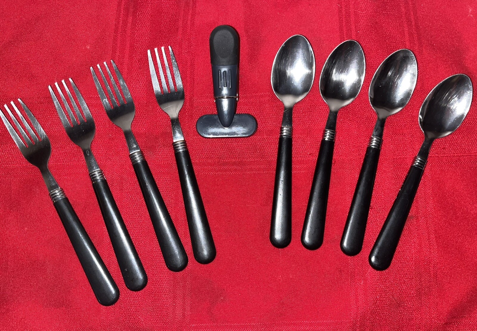 8 PC BLACK PLASTIC HANDLED STAINLESS FLATWARE SET 4 FORKS 4 SPOONS & CHIP CLIP