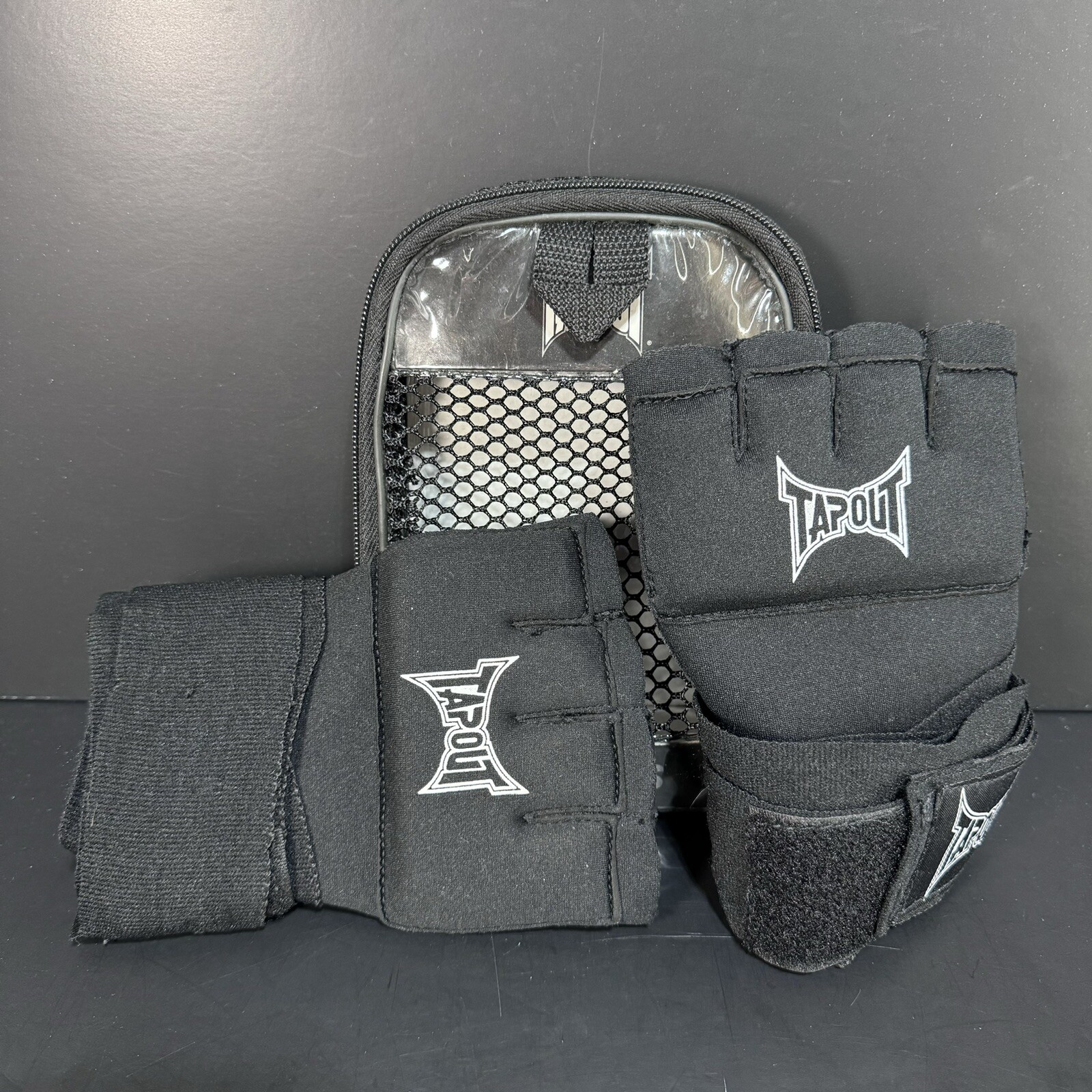 Tapout Gel MMA Gloves Mixed Martial Arts Training Gloves Black Size S / M