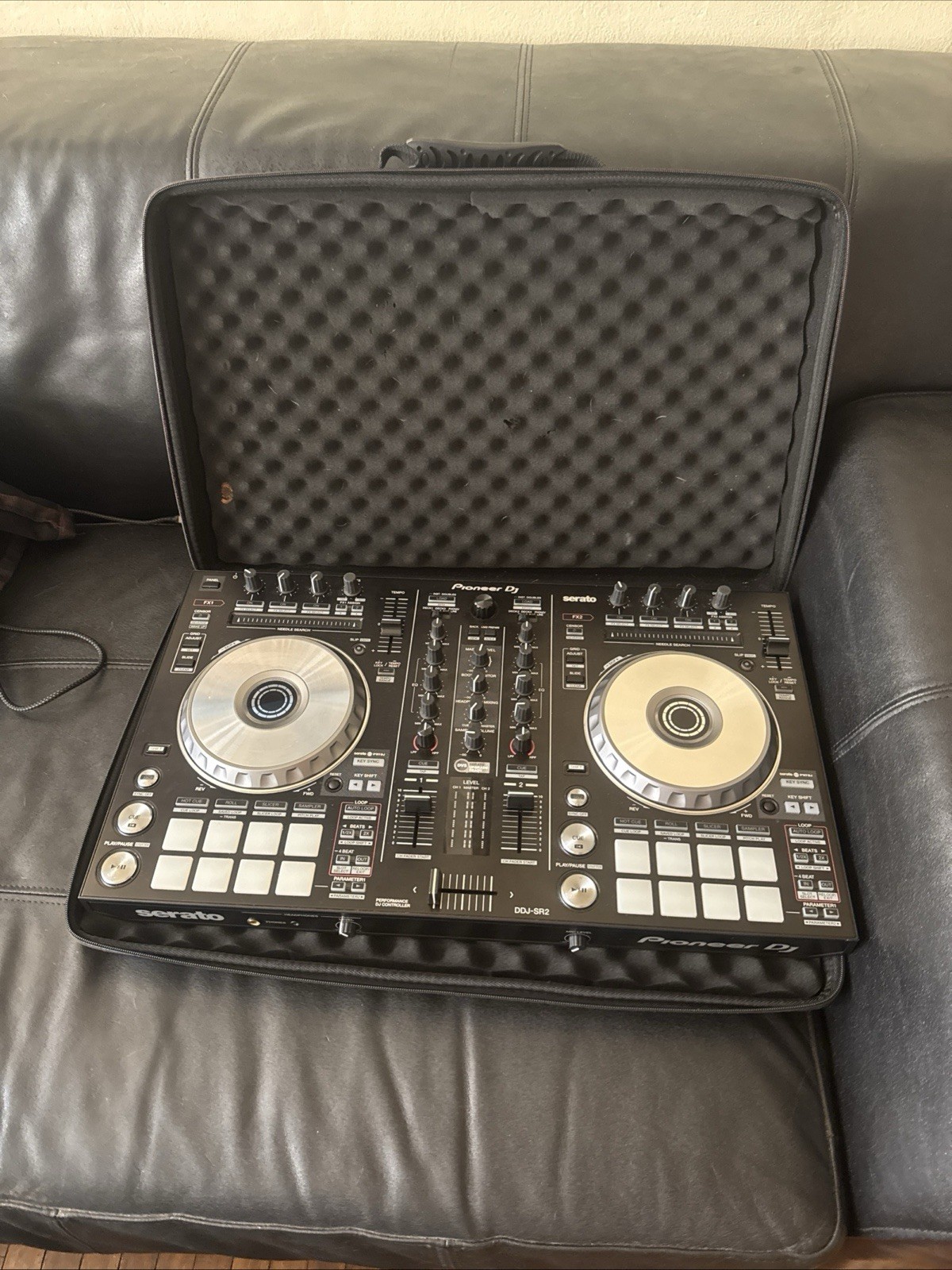 Pioneer DJ DDJ-SR2 Serato 2Ch DJ Controller 16 Pads w/Carrying Case Tested Used