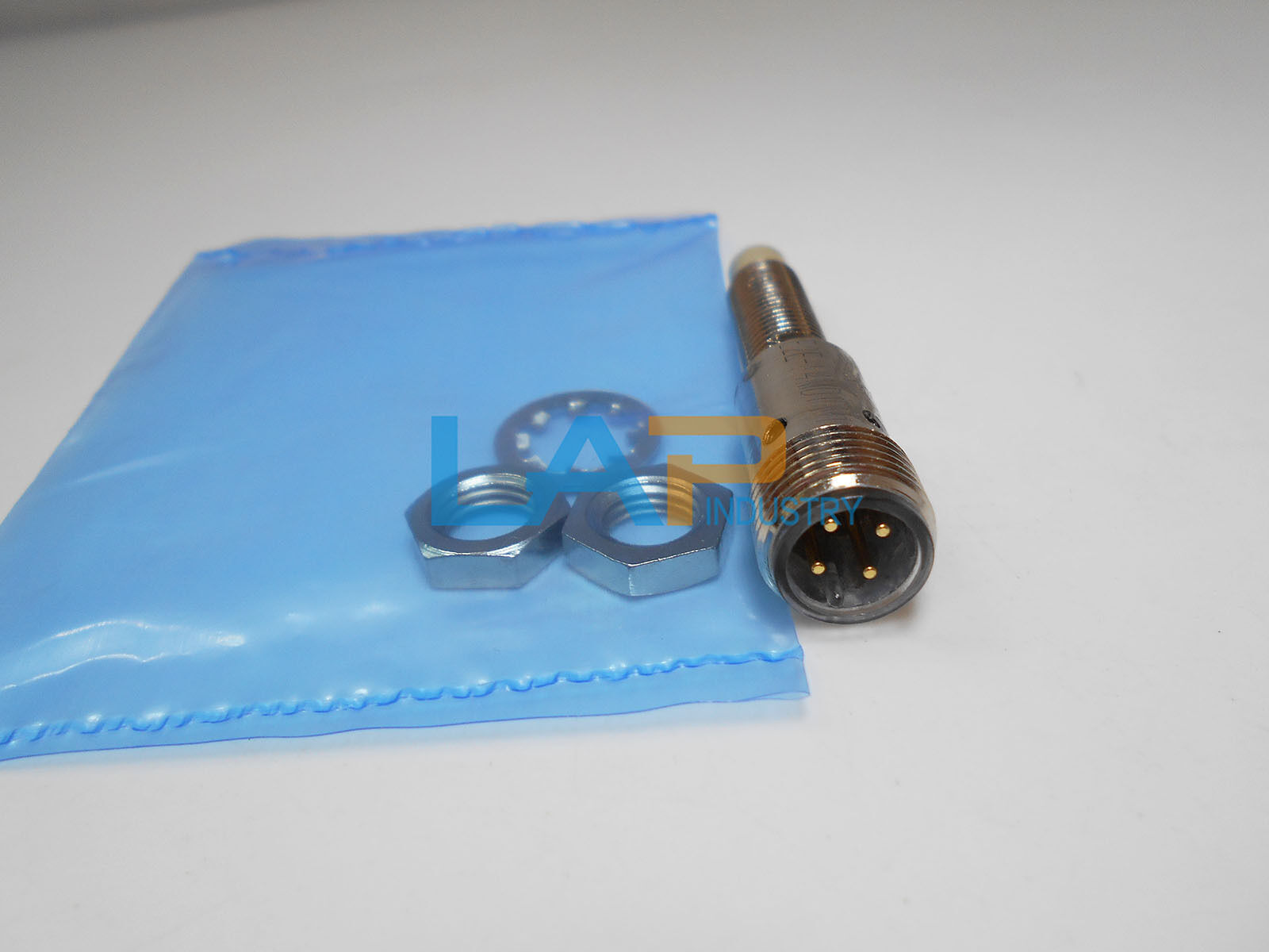 NEW E2E-X4MD1-M1 PROXIMITY SWITCH 12TO24VDC E2EX4MD1M1