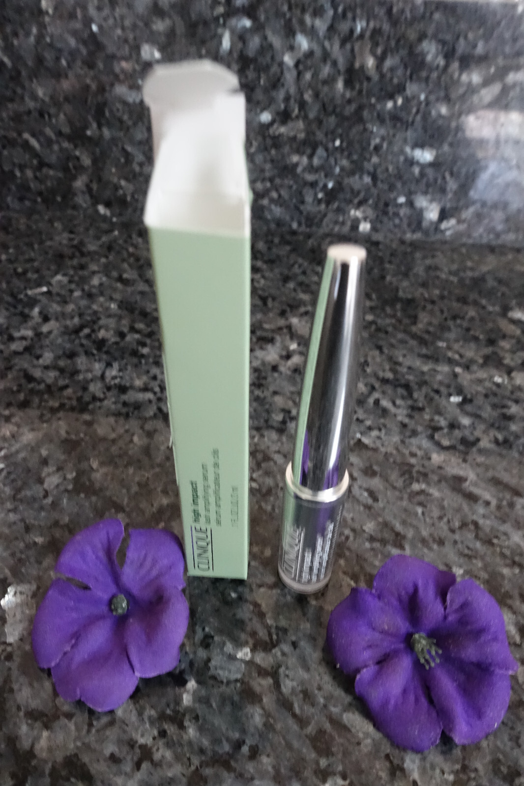 Clinique high impact lash amplifying serum new in box .1oz