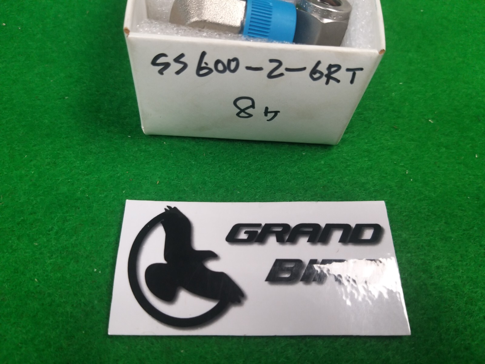 SWAGELOK SS-600-2-6RT TUBE FITTING, NEW